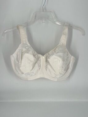 Cabernet SIZE 34DDD Retro Satin Unlined Full Coverage Pointy Underwire Bra White